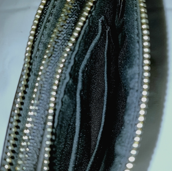 🆕️ COACH DOUBLE ZIPPER WRISTLET. WITH TAGS - Picture 9 of 11